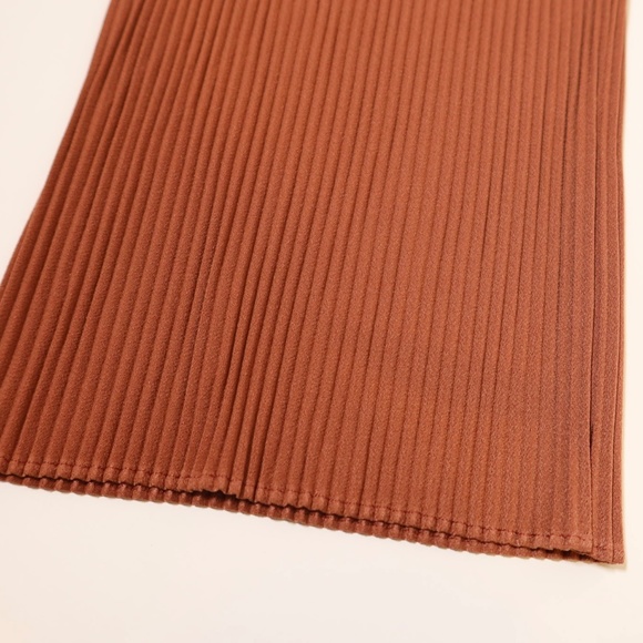 NWOT Uniqlo Ribbed Slightly Flared Pants - Picture 2 of 3